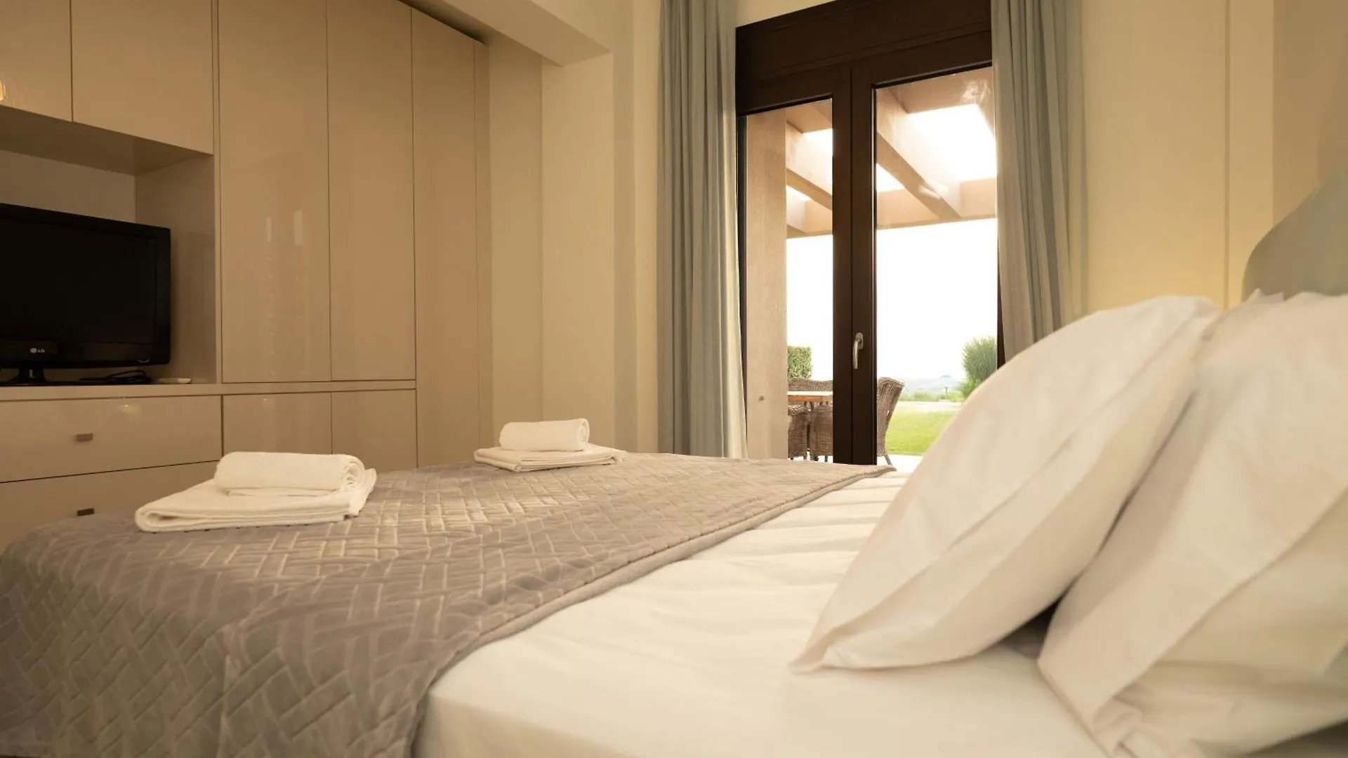 Palma Villa & Suite With Pool Nea Kallikrateia Greece